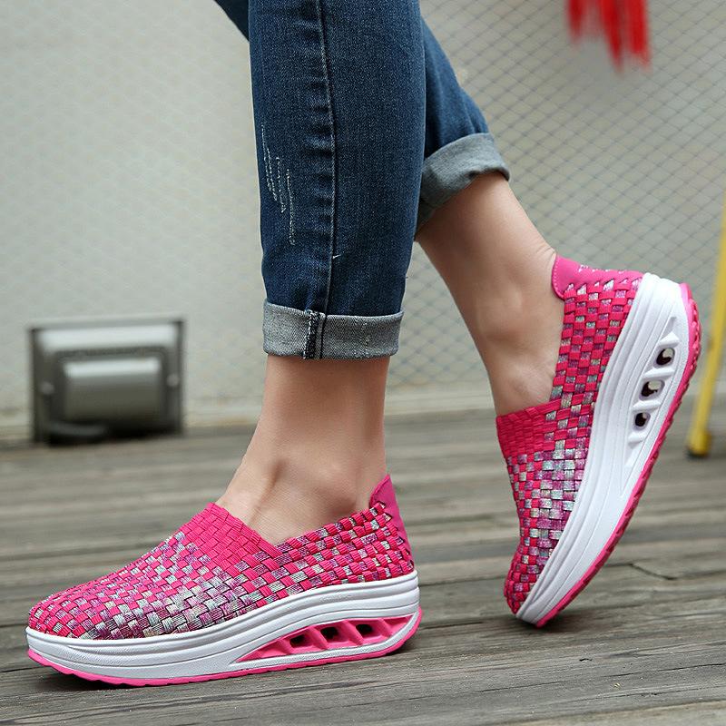 Aria wide-fit women's sneakers in blue on white background