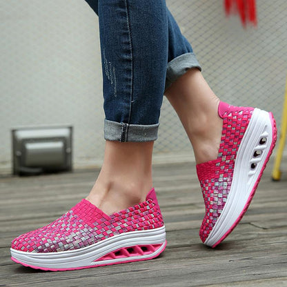 Aria wide-fit women's sneakers in blue on white background