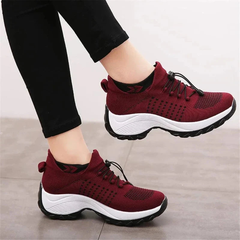 Women's breathable sneakers in black and blue color option