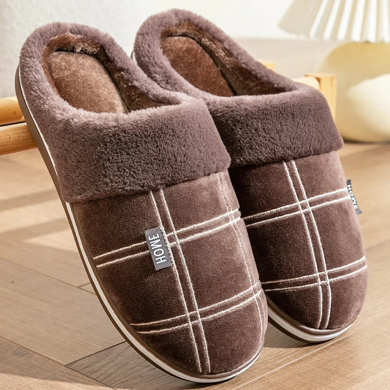 Cozy plush slippers in three colours: grey, brown and black