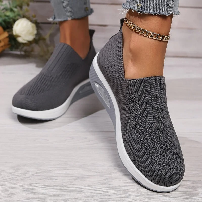 Elara non-slip orthopedic shoes for women in noir, top-down view