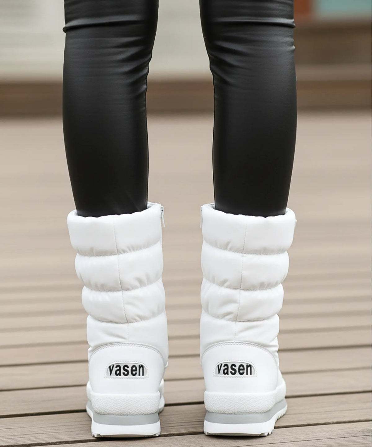 Women's puffer snow boots white sherpa lining interior view