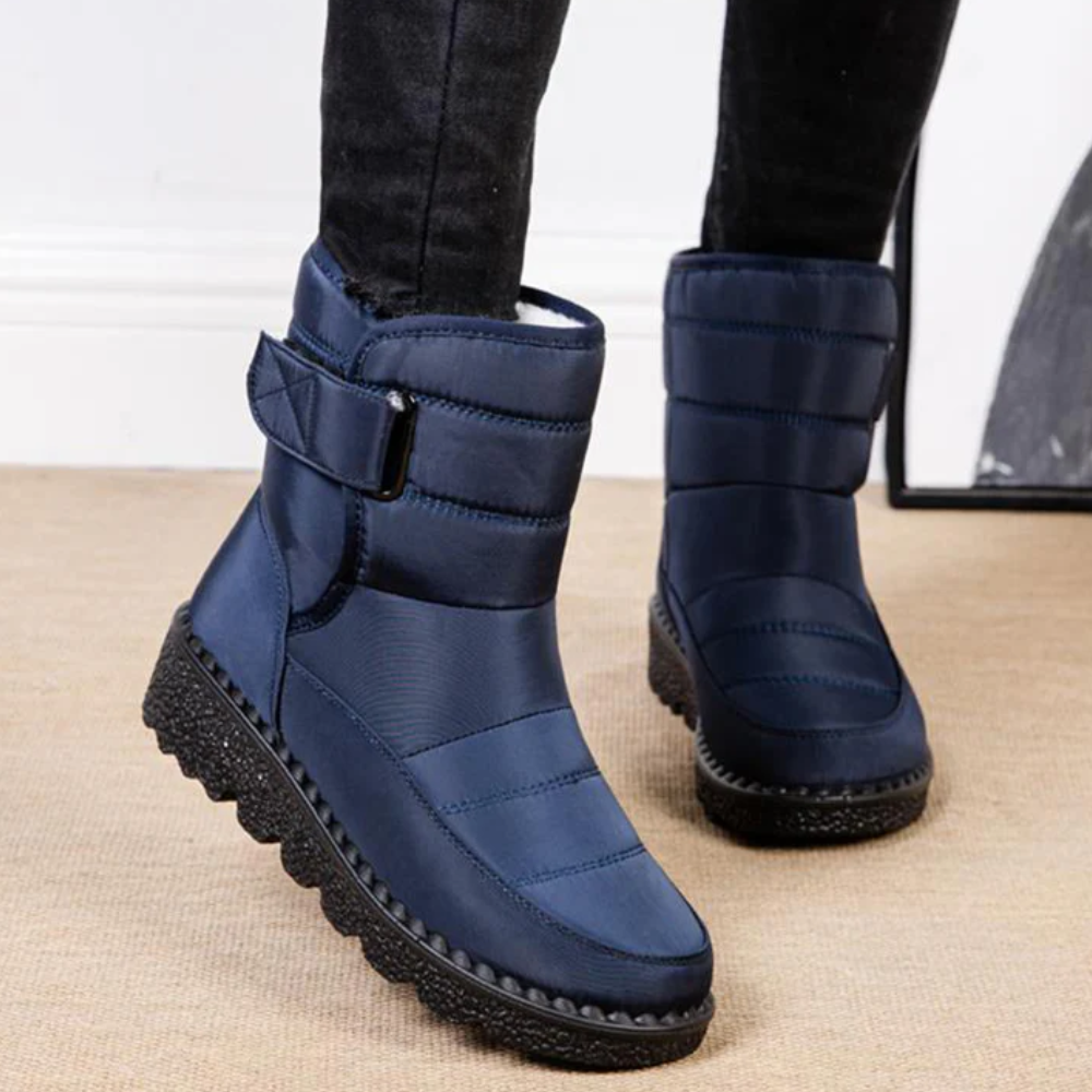 Interior fleece lining detail of Lotte waterproof winter boots