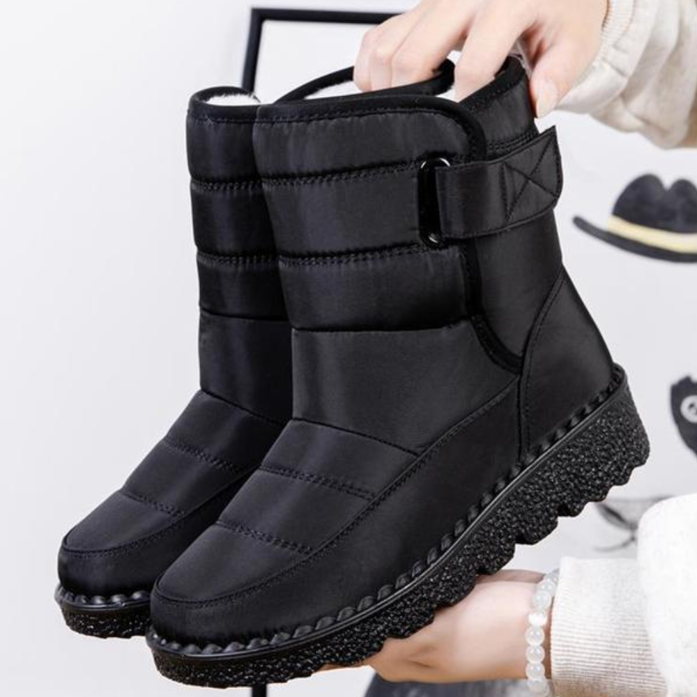 Lotte winter boots side view showing anti-slip rubber sole