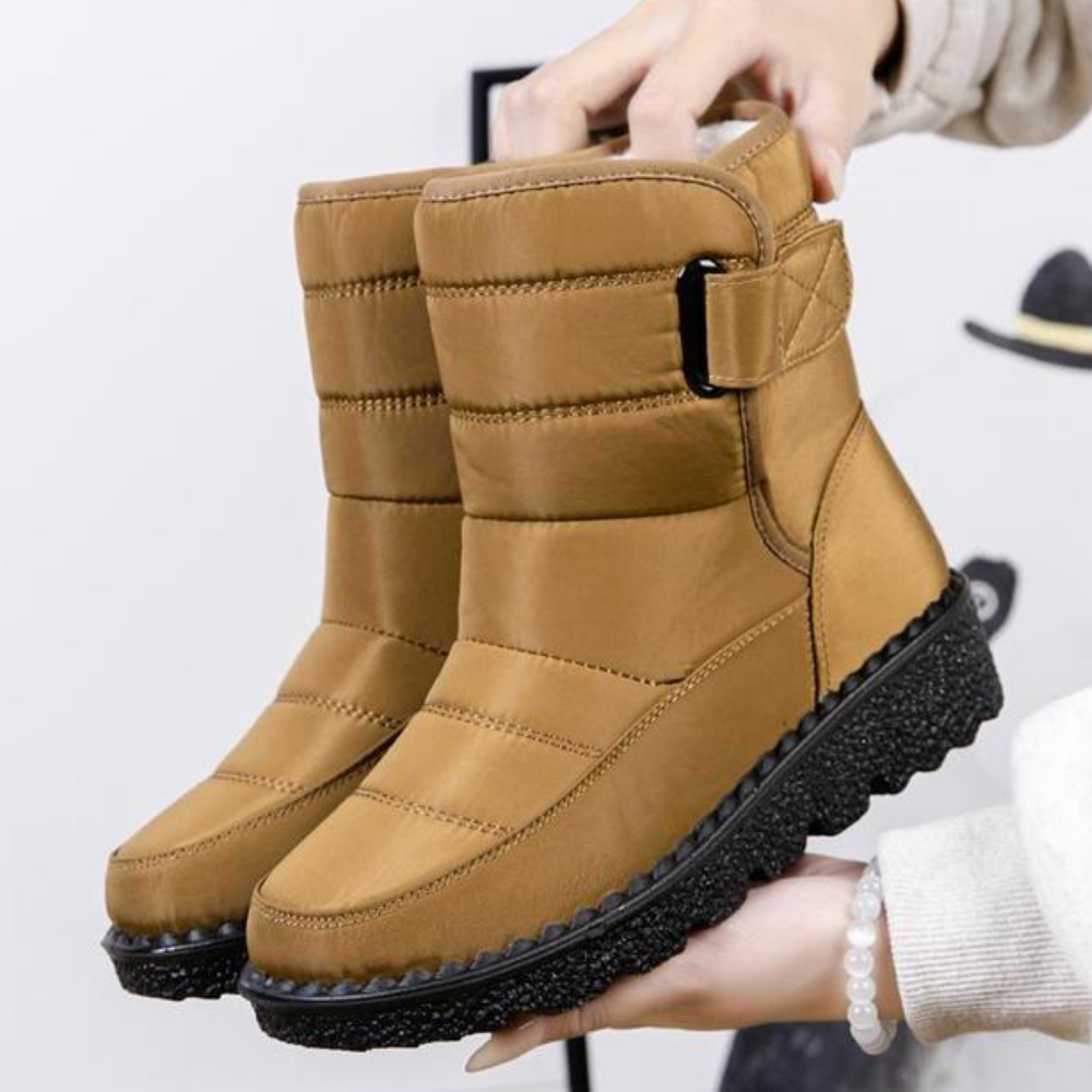Close-up of anti-slip rubber sole on Lotte winter boots