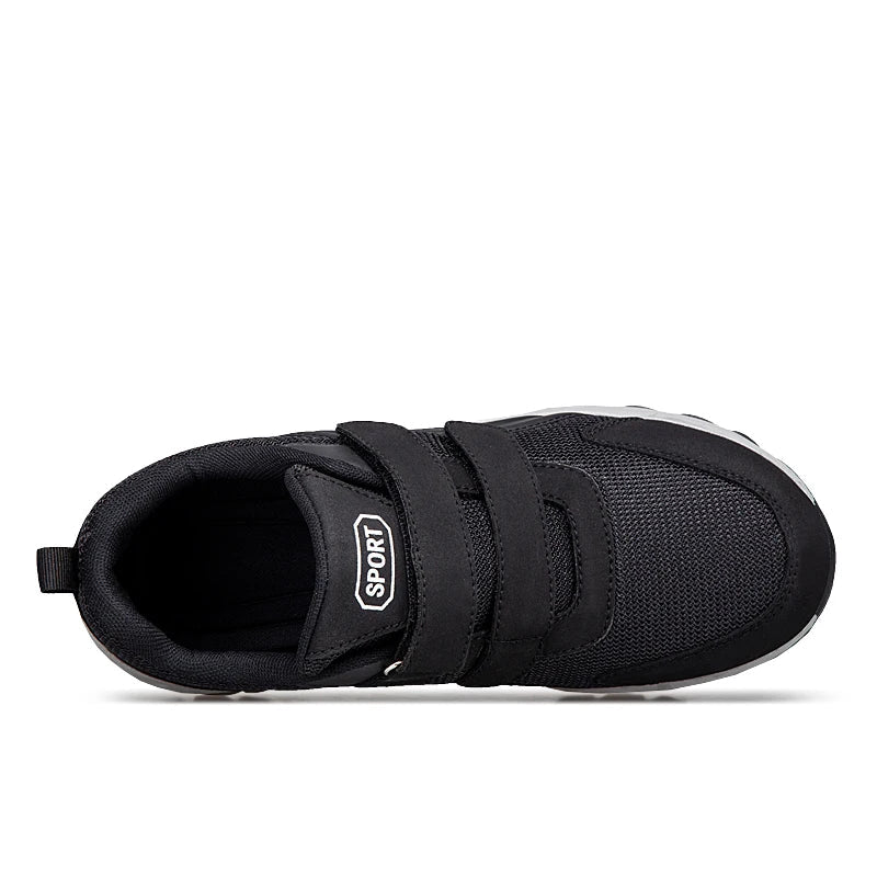 Men's wide-fit trainers in dark blue — mesh upper breathability detail