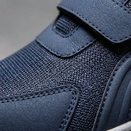 Dark blue wide-fit trainers for men with swollen or sensitive feet