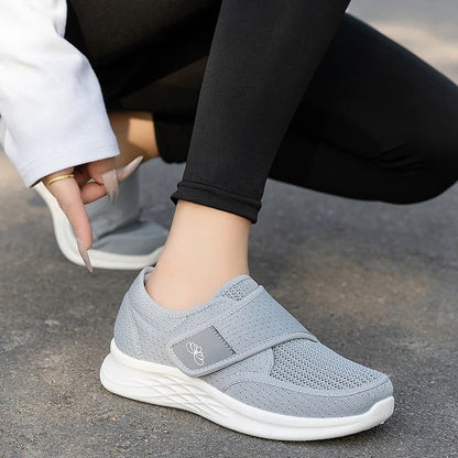 Close-up of the built-in orthopedic insole in Noriva women's comfort shoes