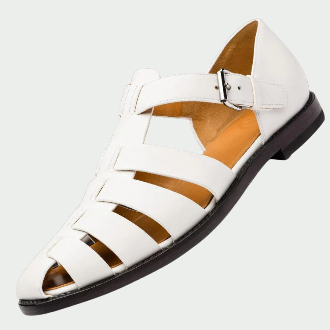 Men's flat sandals with adjustable straps and non-slip rubber sole