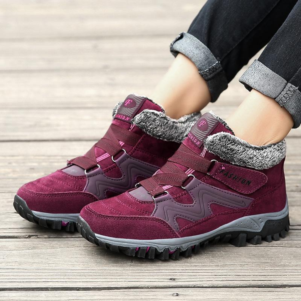 Serina women's fleece-lined shoes lifestyle shot cold weather