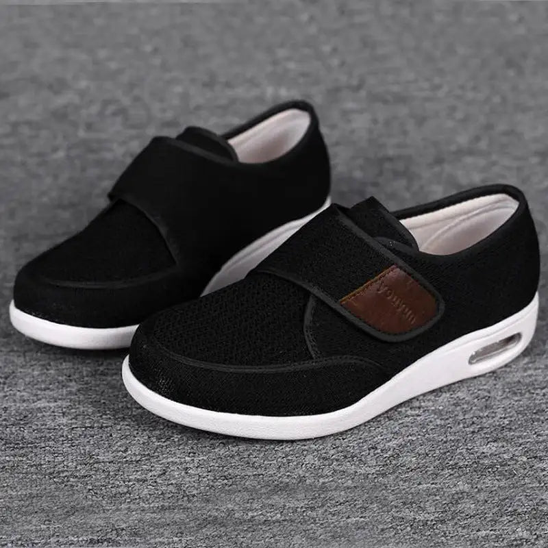 Removable insole inside wide-fit orthopedic shoe footbed