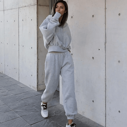 Women's sporty two-piece jogging set in grey, casual style