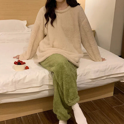 Women's two-piece cosy sleepwear set fluffy texture detail