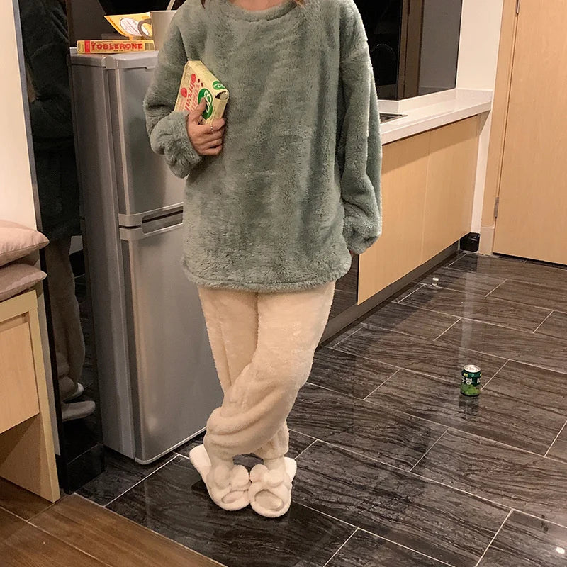Fluffy long-sleeve pyjama top for women close-up
