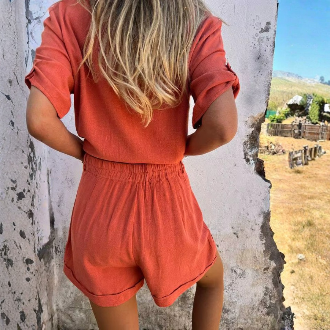 Women's high-waist shorts with pockets and matching shirt in blue