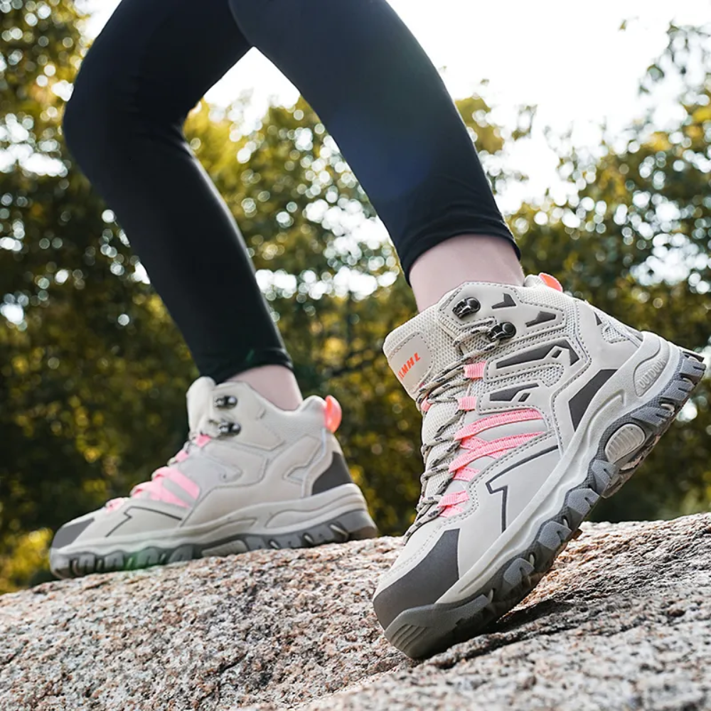 Venza women's hiking shoes back heel detail