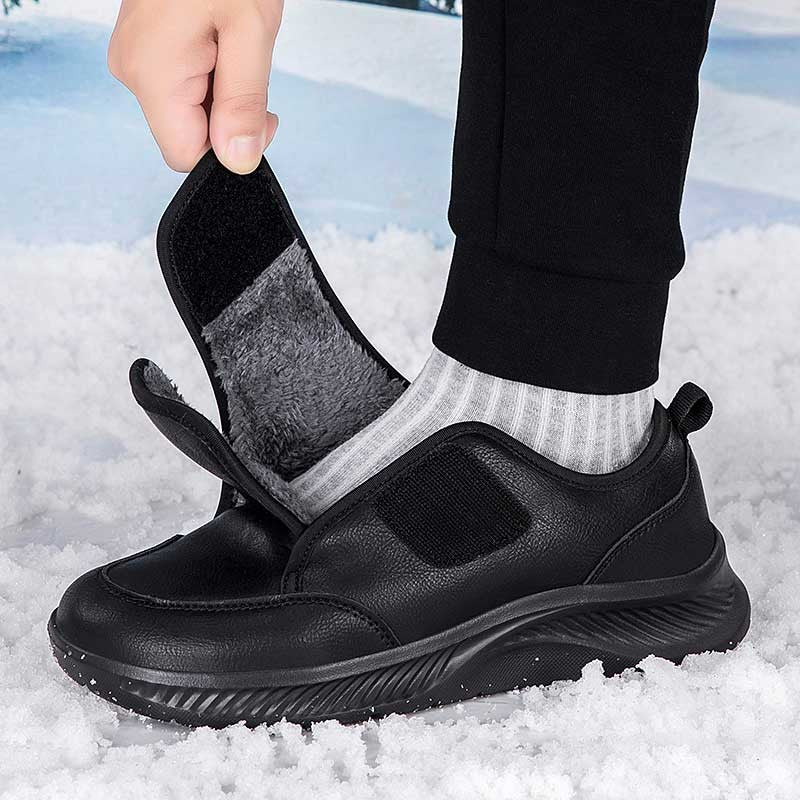 Curved toe design of women's wide fit winter sneaker